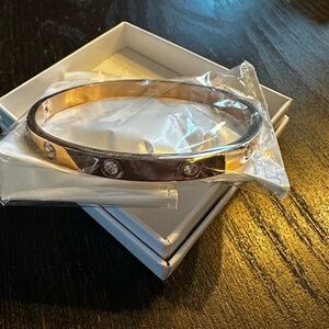 Chic Gold-Tone Bracelet with Crystal Accents